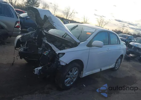 2010 Toyota Corolla S z USA, uszkodzony, nr VIN 1NXBU4EEXAZ266611